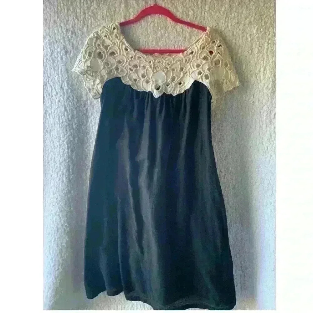 French Connection | Lace lined scoop neck dress  size 4